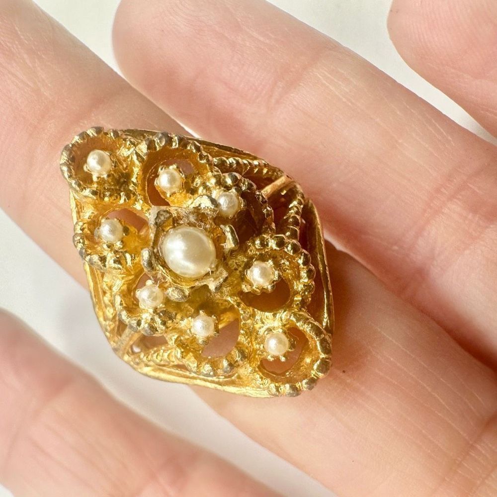 Gold tone faux pearl vintage  ring